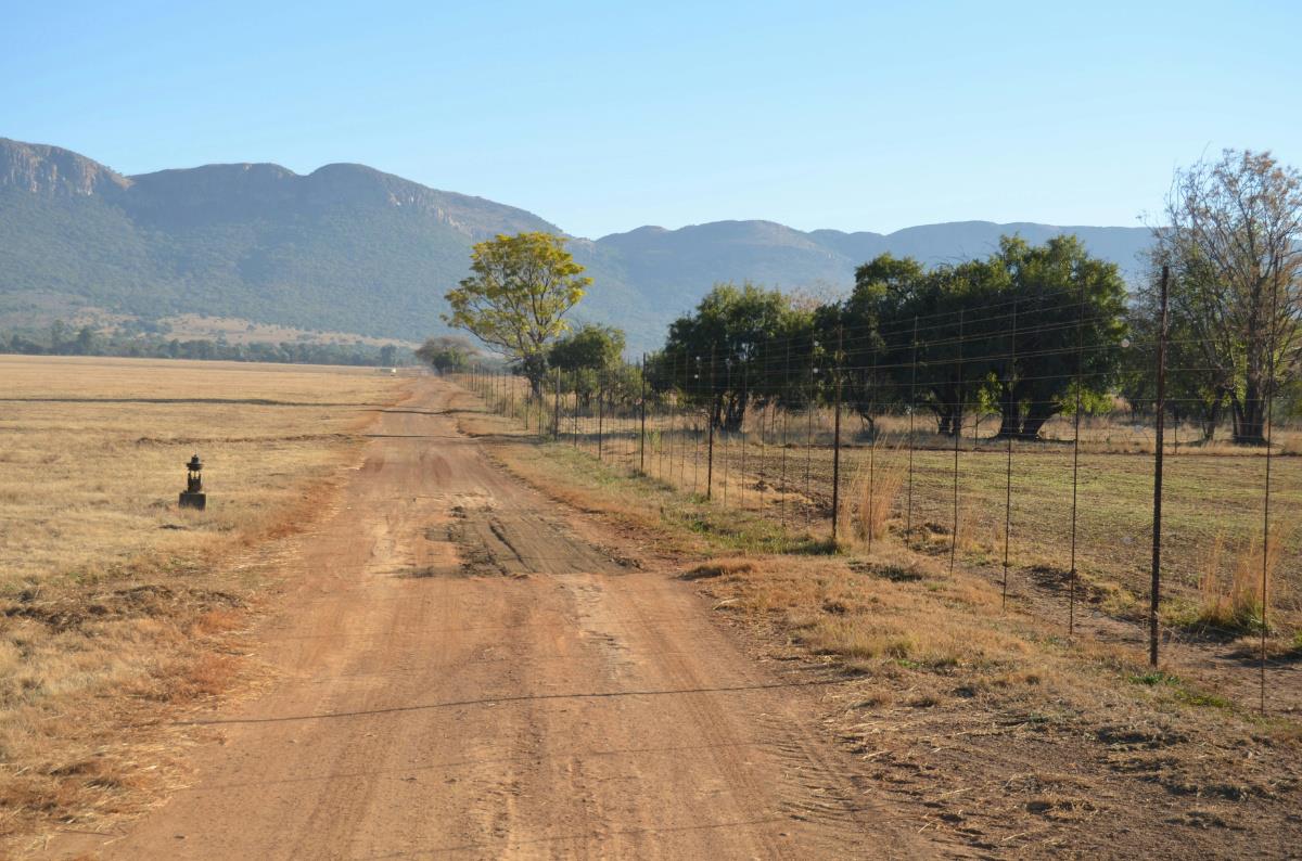 Residential vacant land for sale in Hekpoort - 1HR1326089