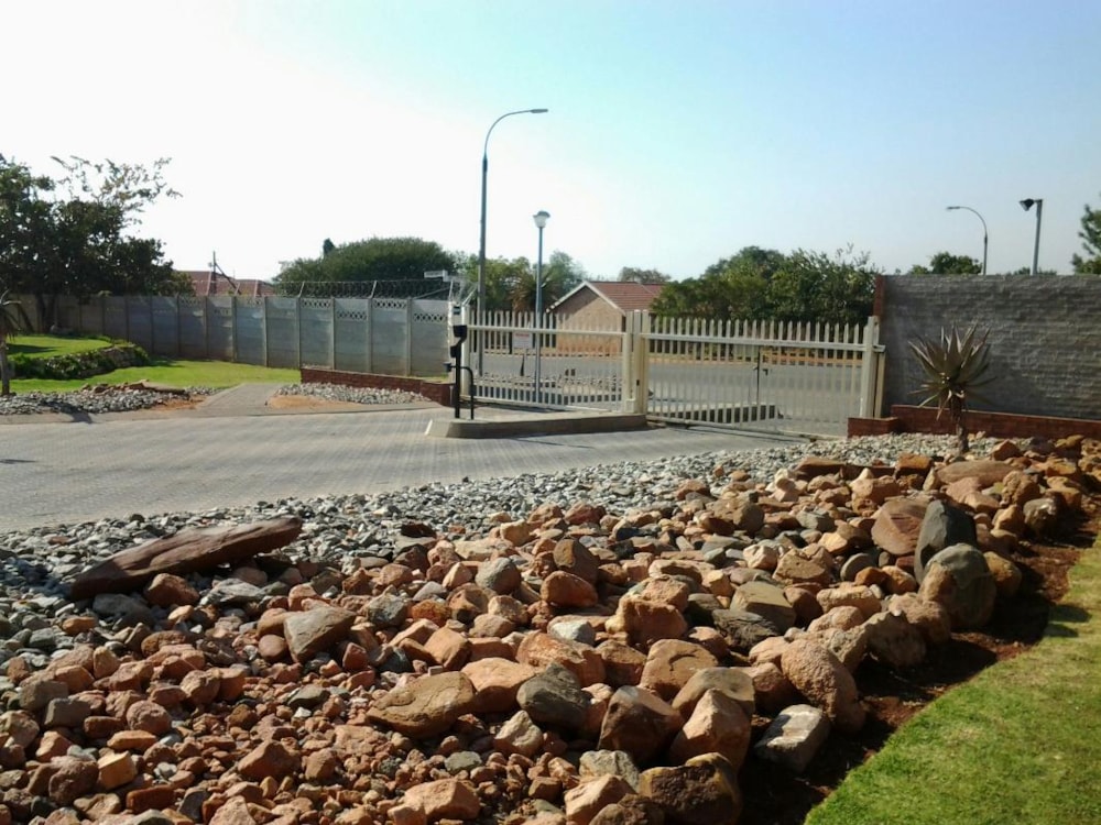 Double-storey apartment to rent in Geelhout Park - 1RU1542801 Double-storey apartment to rent in Geelhout Park - 1RU1542801