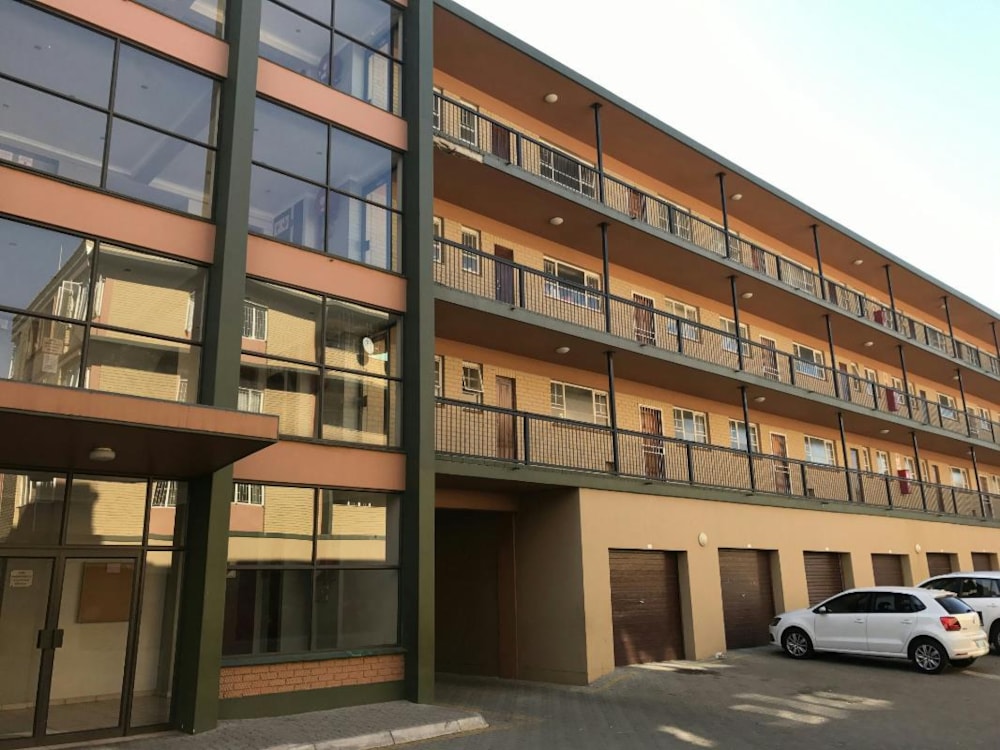 Apartment to rent in Rustenburg - 1RU1458333