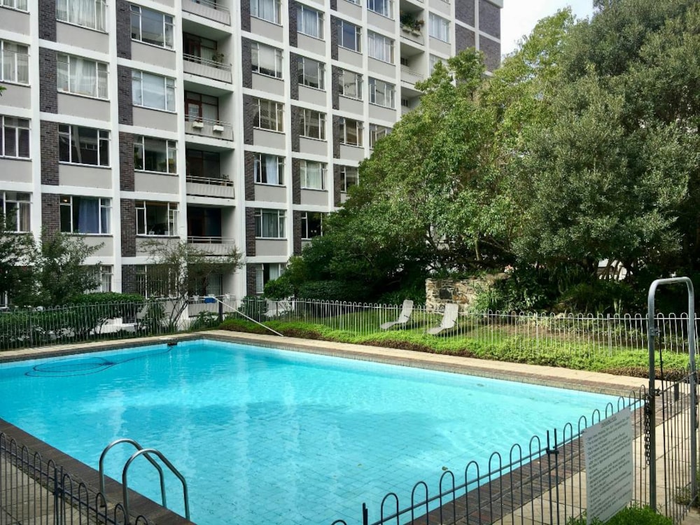 Bachelor apartment to rent in Gardens - CBL1741192 Bachelor apartment to rent in Gardens - CBL1741192