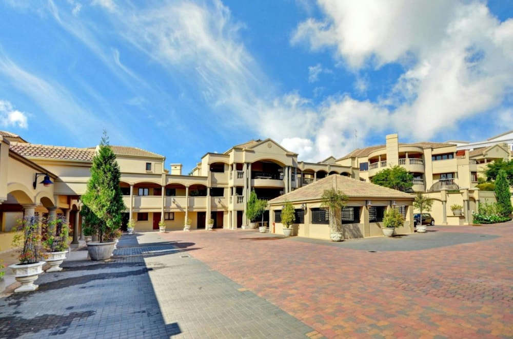 Double-storey apartment for sale in Hyde Park, Sandton - HP1723175 Double-storey apartment for sale in Hyde Park, Sandton - HP1723175