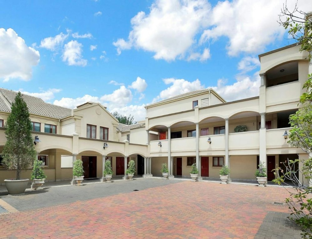 Double-storey apartment for sale in Hyde Park, Sandton - HP1723175 Double-storey apartment for sale in Hyde Park, Sandton - HP1723175