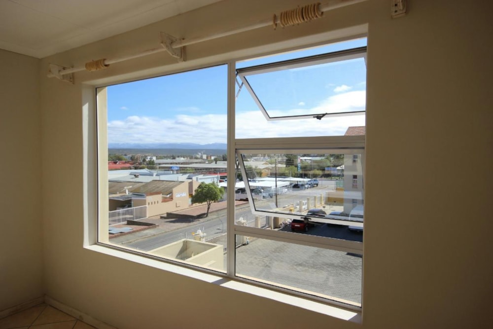Multi-storey apartment for sale in Oudtshoorn - 1OU1338822 Multi-storey apartment for sale in Oudtshoorn - 1OU1338822