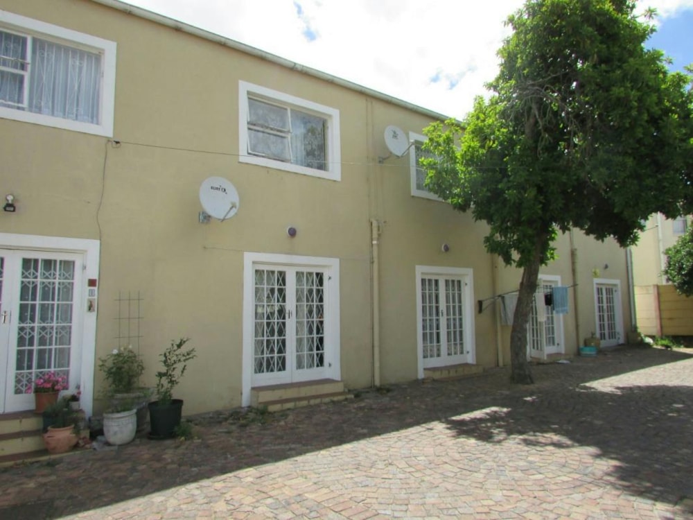 Security complex home let in Grahamstown Central (Makhanda Central) - 1GC1745396 Security complex home let in Grahamstown Central (Makhanda Central) - 1GC1745396