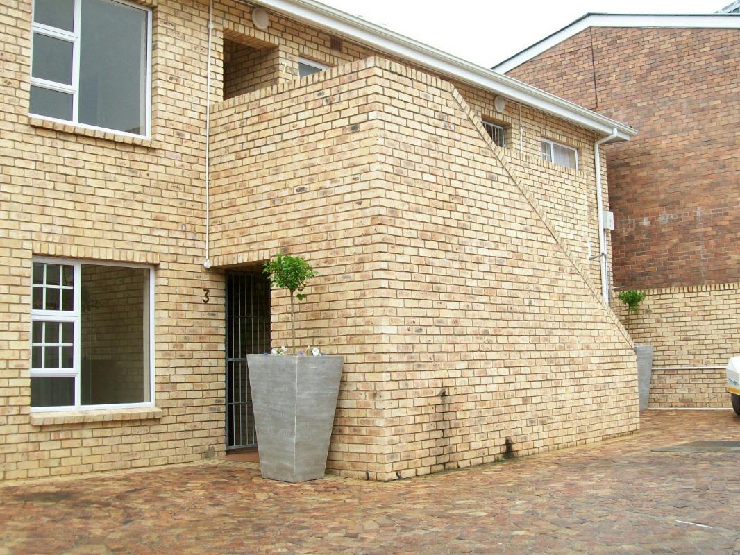 Apartment let in Grahamstown Central (Makhanda Central)  - 1GC1710791