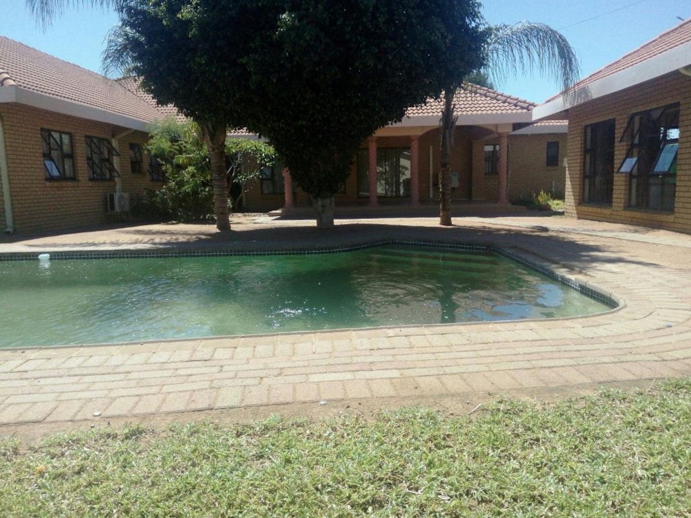 Single-storey house for sale in Mogoditshane, Botswana - 3BO1644300 Single-storey house for sale in Mogoditshane, Botswana - 3BO1644300