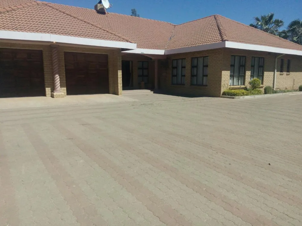 Single-storey house for sale in Mogoditshane, Botswana - 3BO1644300 Single-storey house for sale in Mogoditshane, Botswana - 3BO1644300