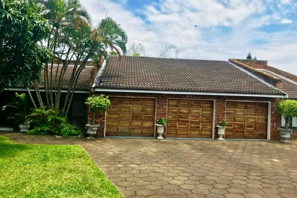 Double-storey house for sale in Meer en See - 1RI1347924 Double-storey house for sale in Meer en See - 1RI1347924