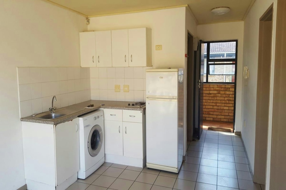 Apartment let in Grahamstown Central (Makhanda Central)  - 1GC1670855