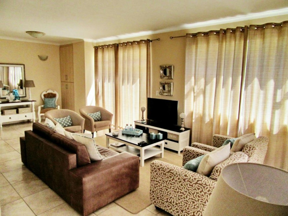 House to rent in Pinnacle Point Golf Estate - 1MB1733481