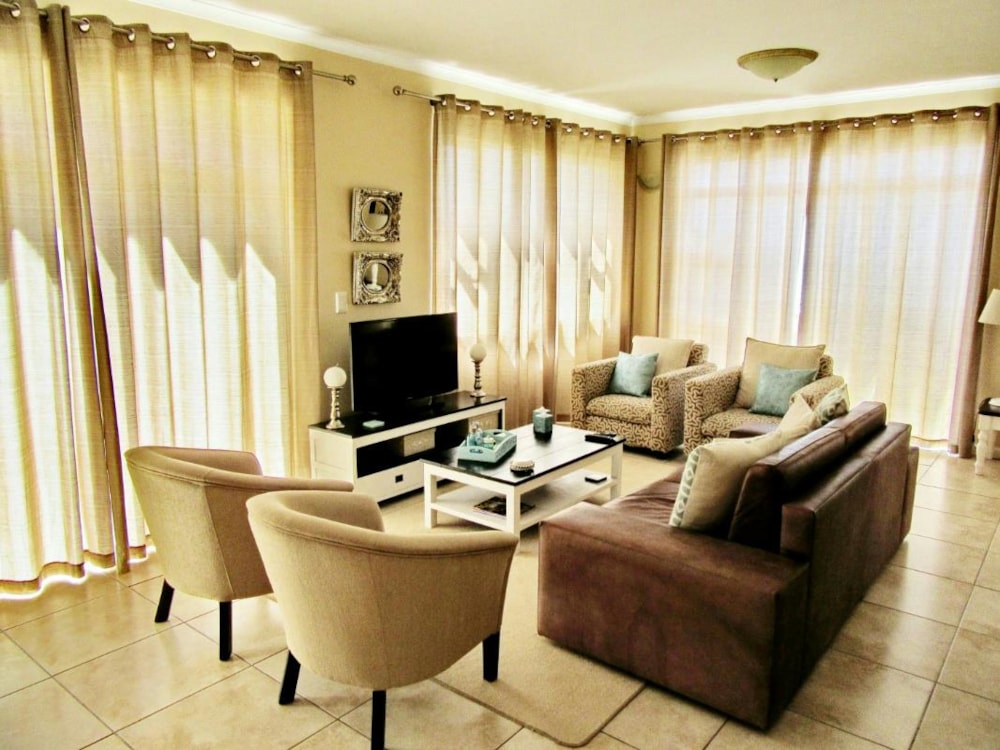 House to rent in Pinnacle Point Golf Estate - 1MB1733481