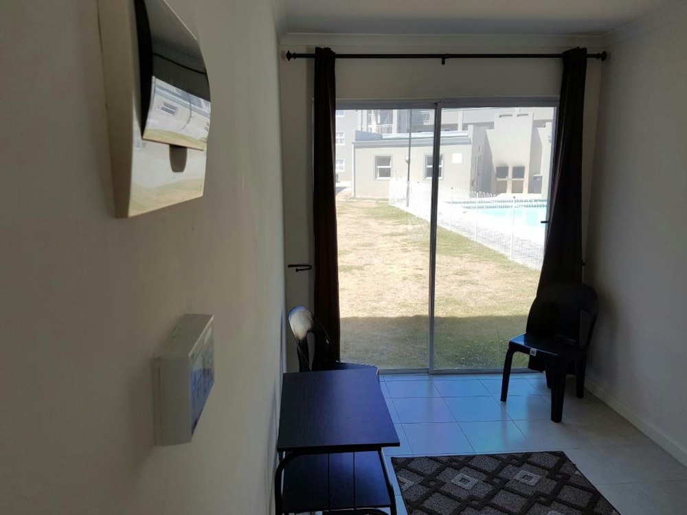 Apartment to rent in Muizenberg - 1OT1725053 Apartment to rent in Muizenberg - 1OT1725053