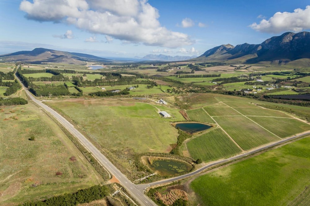 Wine farm sold in Hemel-en-Aarde Valley - HF1612399