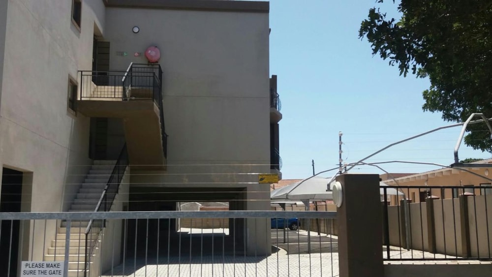 Bachelor apartment for sale in Newton Park - 1PLZ1714866