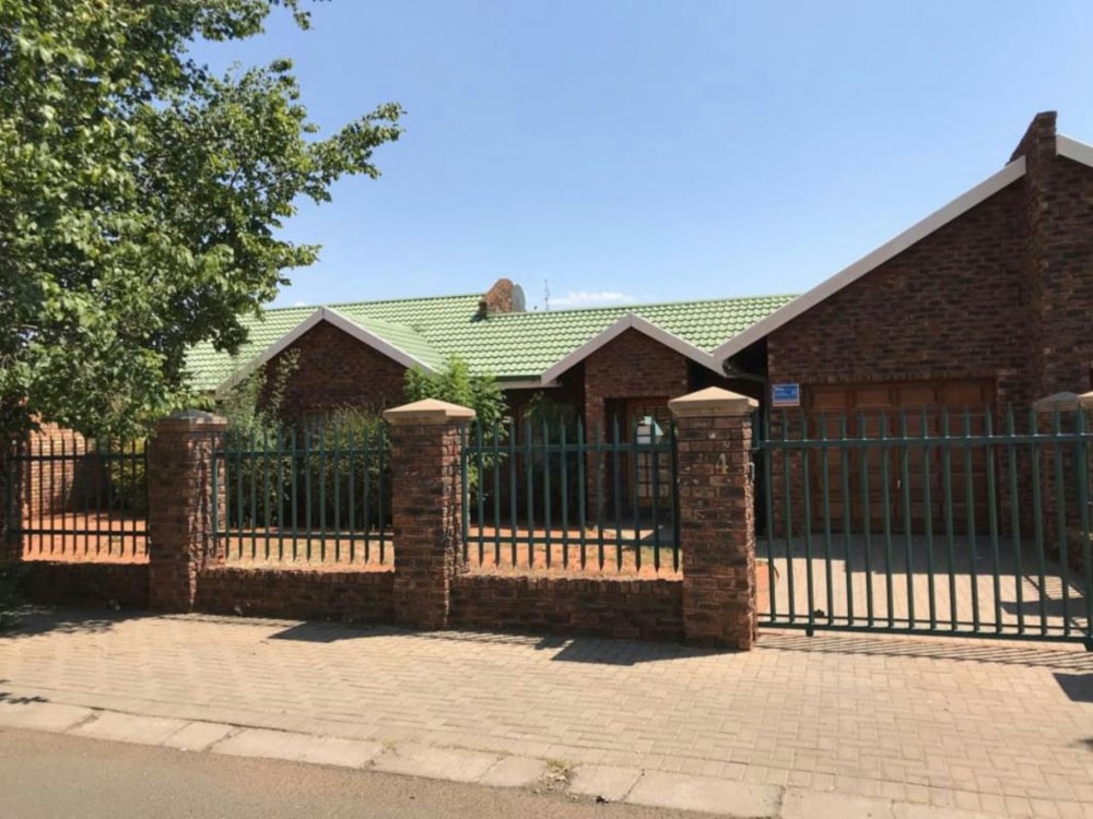 Townhouse let in Royldene - 1KJ1675614 Townhouse let in Royldene - 1KJ1675614