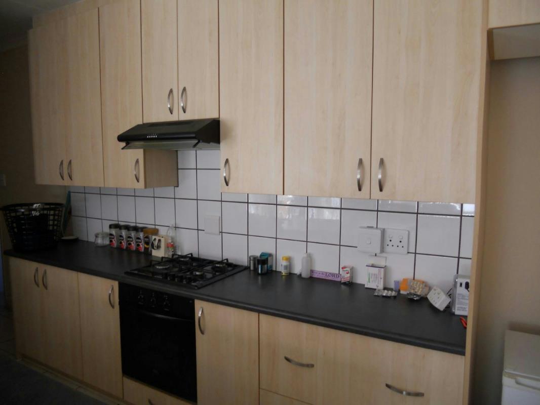 Townhouse to rent in Riviera, Kimberley - 1KJ1754806