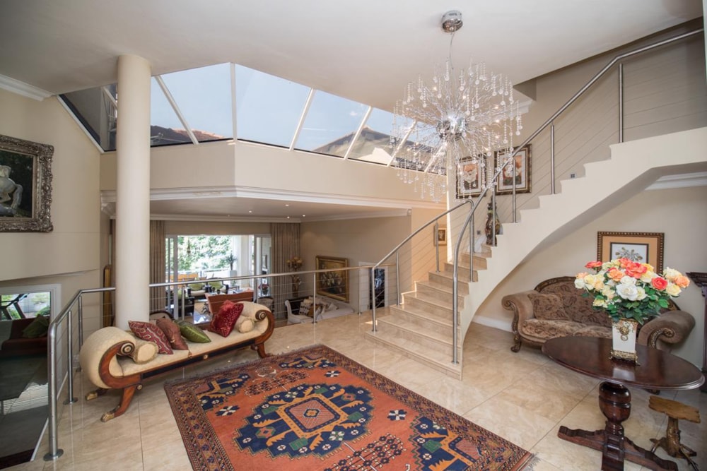 Security complex home for sale in Waterkloof Park - PT1517980 Security complex home for sale in Waterkloof Park - PT1517980