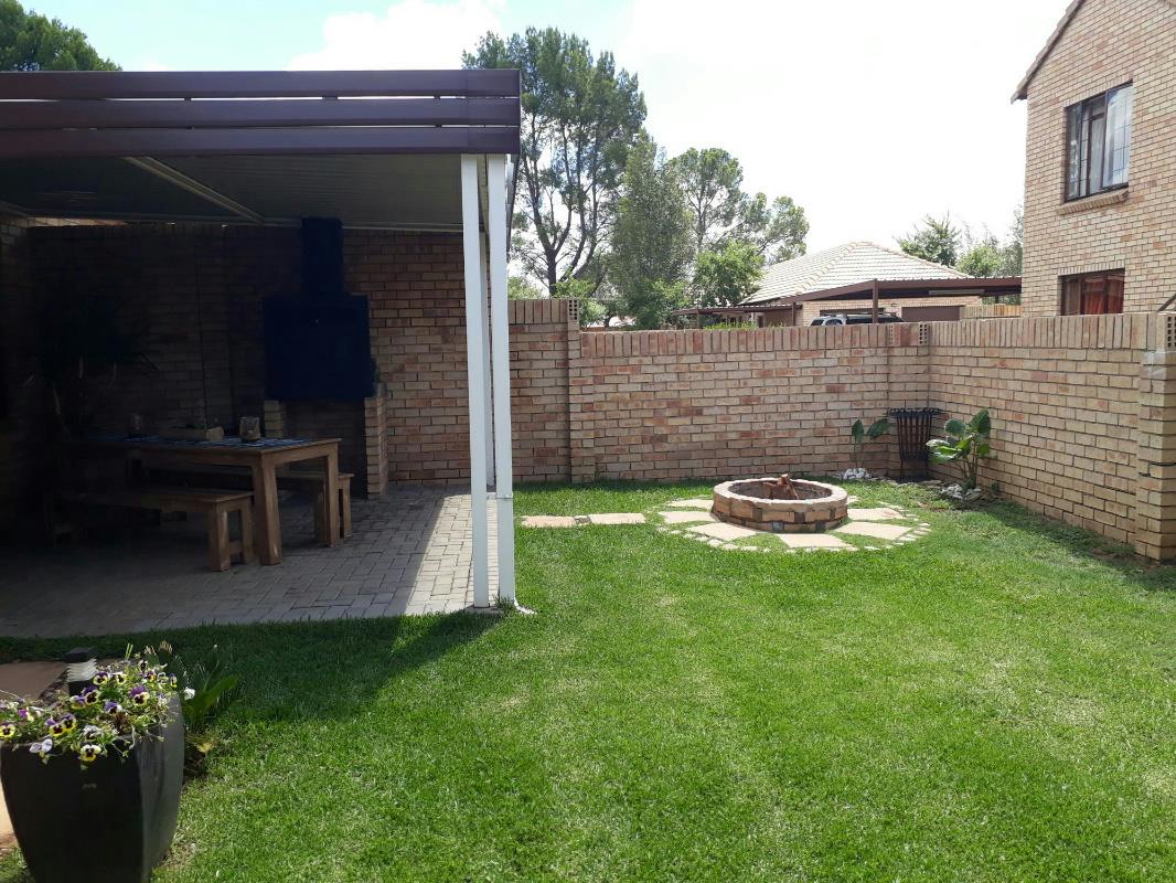 Security complex home to rent in Wilgehof - 1BX1727309