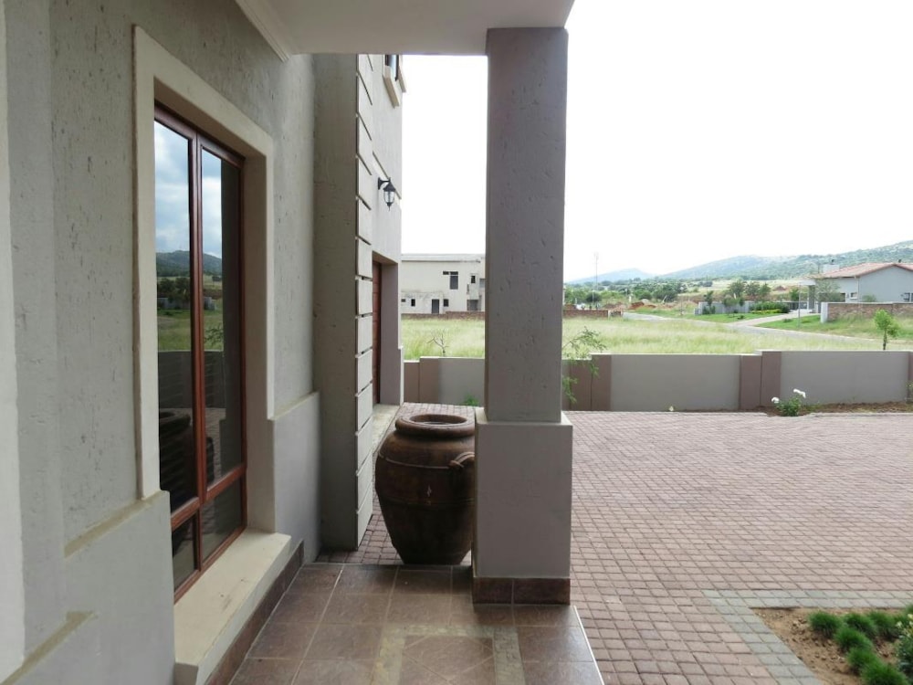 Double-storey house let in Xanadu - 1HR1700912 Double-storey house let in Xanadu - 1HR1700912