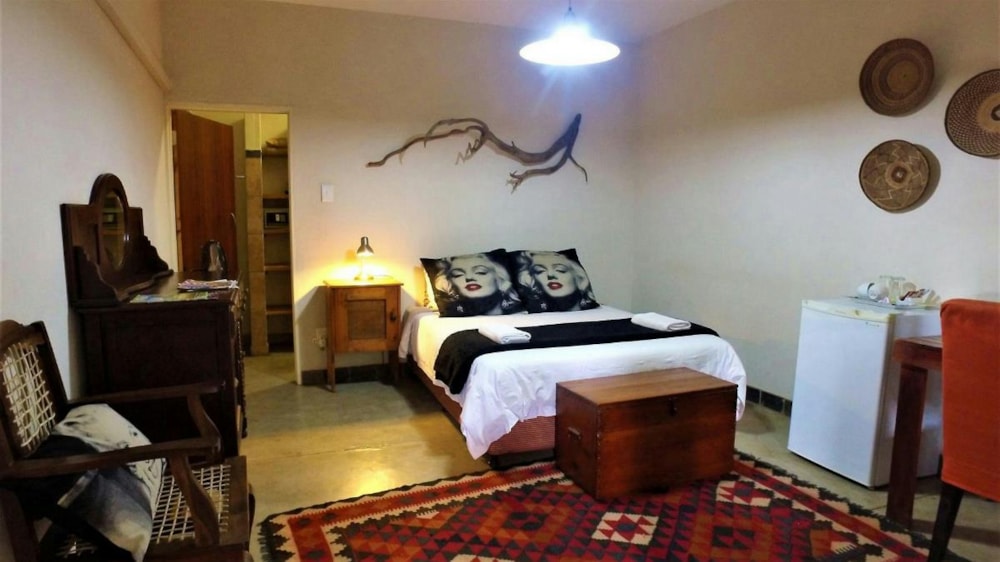 Guesthouse for sale in Komatipoort - 1NK1373058 Guesthouse for sale in Komatipoort - 1NK1373058