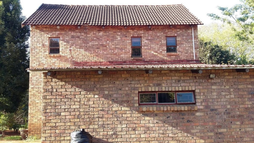 Double-storey house for sale in Sabie - 1LY1380547 Double-storey house for sale in Sabie - 1LY1380547