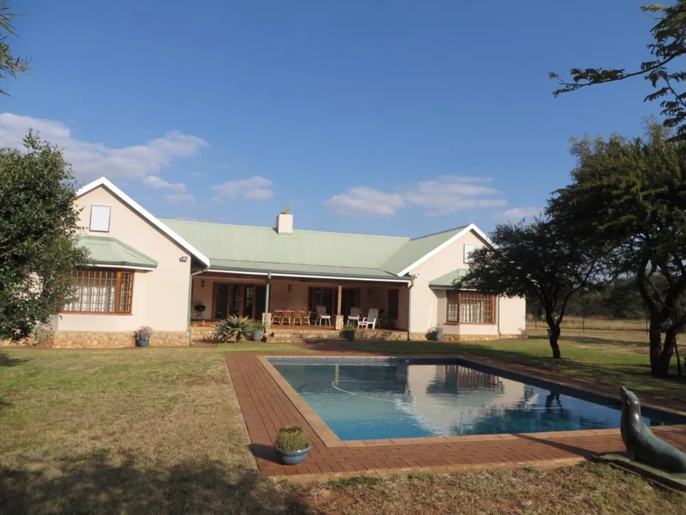 Smallholding for sale in Skeerpoort - 1HR1381991