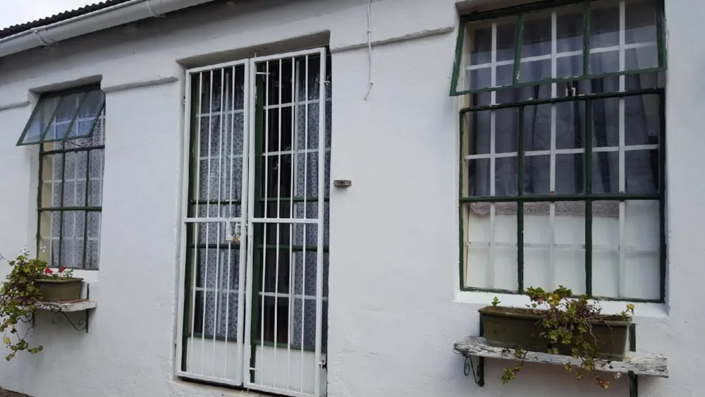 Bachelor apartment let in Sunnyside, Grahamstown, Makhanda - 1GC1750082 Bachelor apartment let in Sunnyside, Grahamstown, Makhanda - 1GC1750082