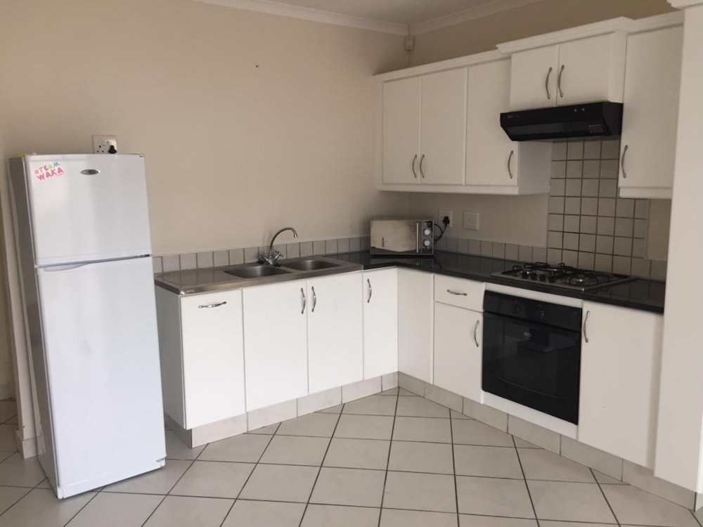 Multi-storey apartment let in Grahamstown Central (Makhanda Central)  - 1GC1711358 Multi-storey apartment let in Grahamstown Central (Makhanda Central)  - 1GC1711358