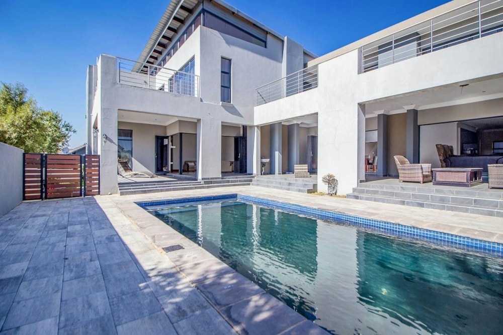 Double-storey house for sale in Copperleaf - 1CU1712031