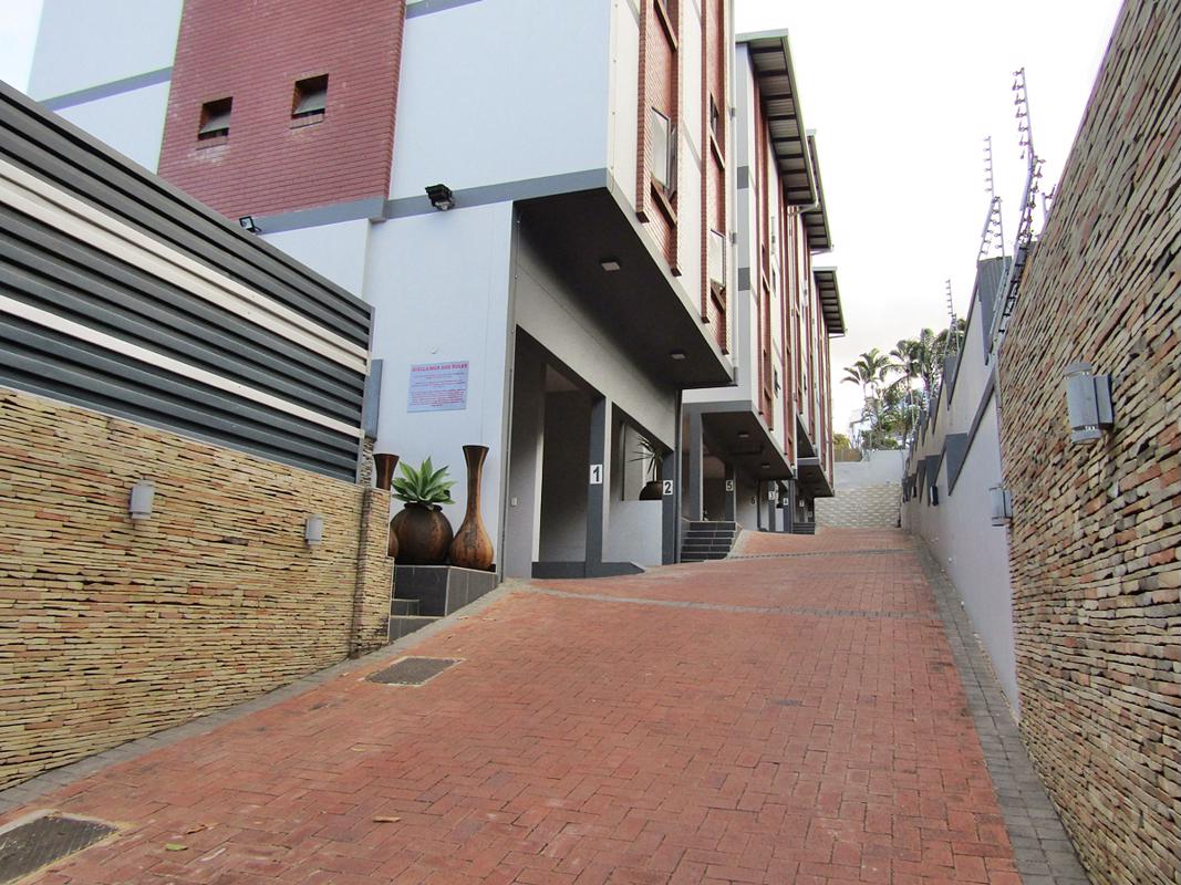 Townhouse let in Morningside, Durban - 1DA1692634