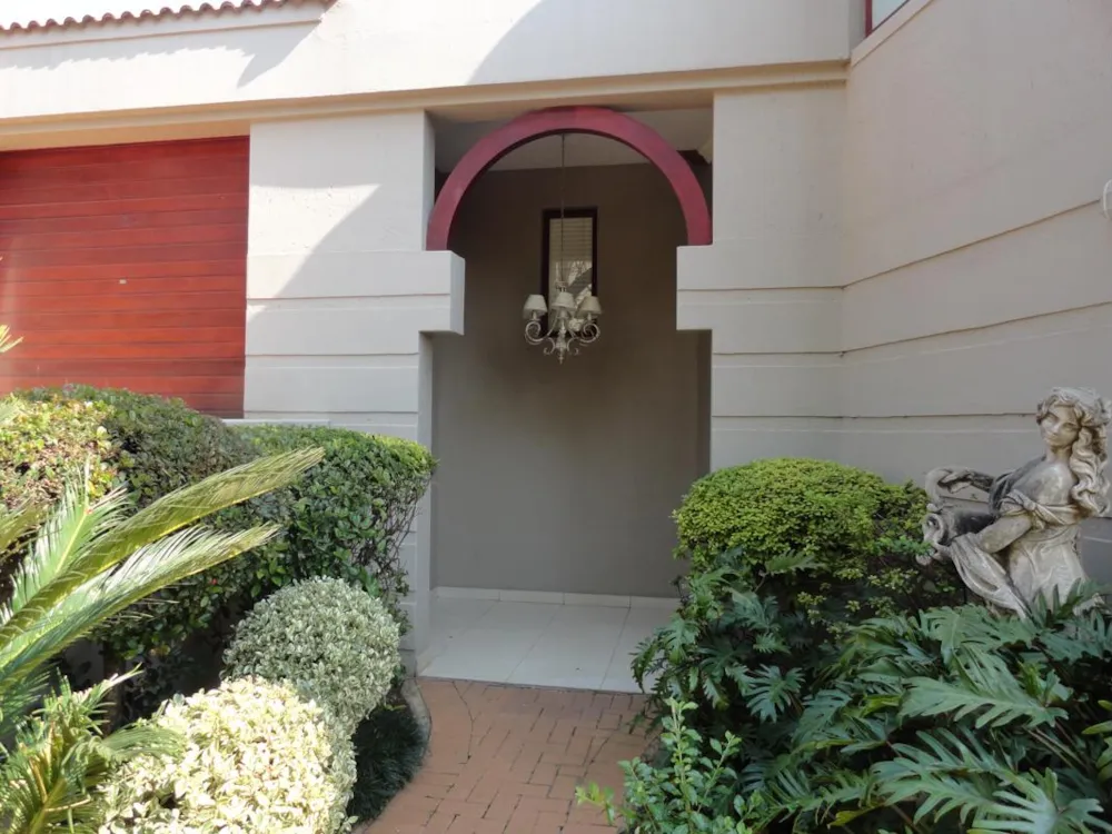 Security complex home for sale in Waterkloof Ridge - PT1625775