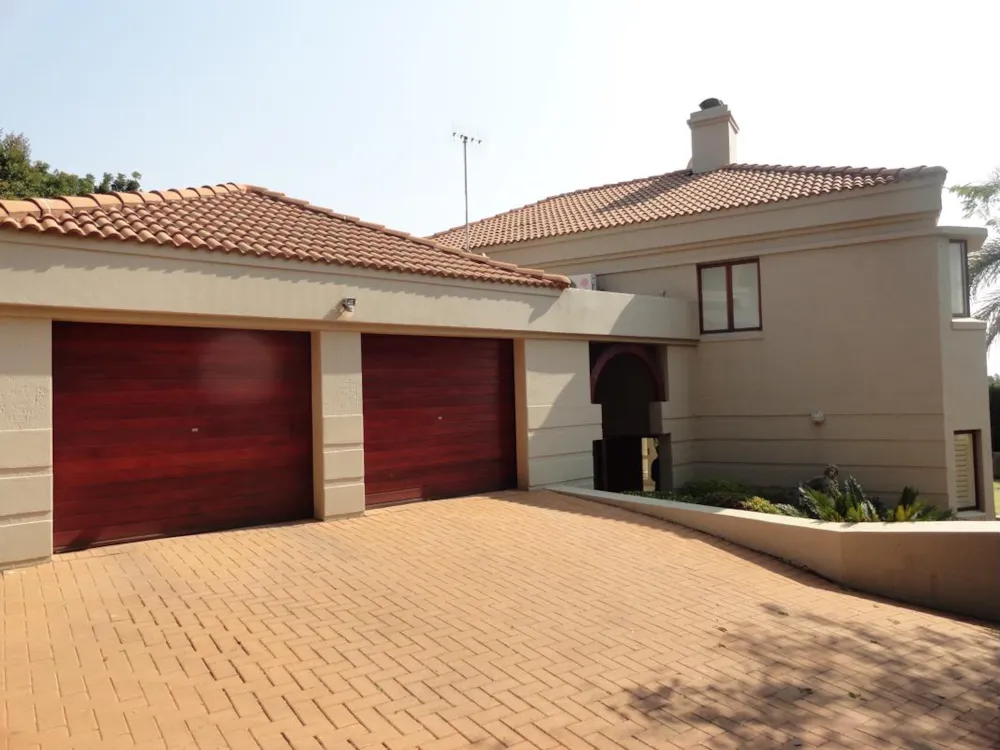 Security complex home for sale in Waterkloof Ridge - PT1625775