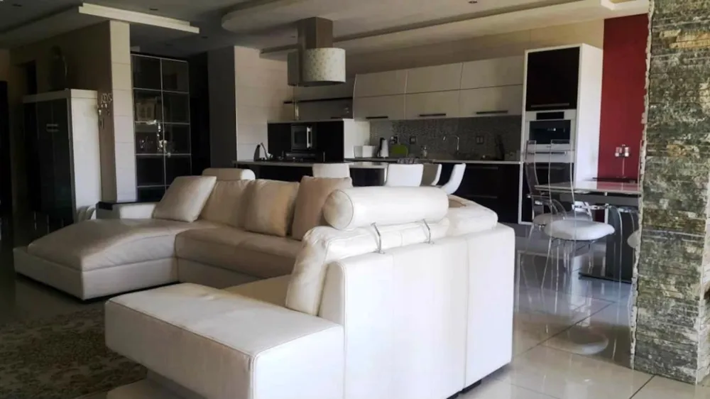 Security estate home for sale in Meer en See - 1RY1403835