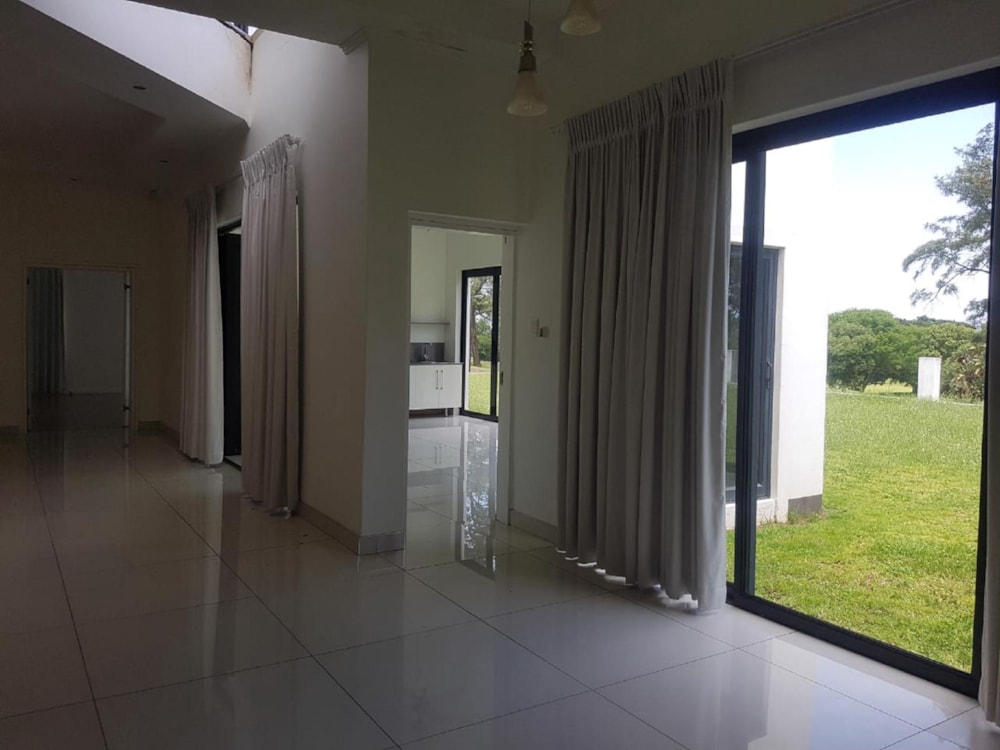 Double-storey house for sale in Empangeni - 1RY1410076 Double-storey house for sale in Empangeni - 1RY1410076