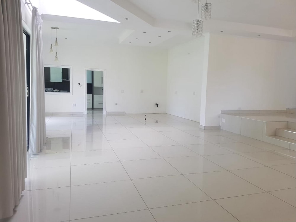 Double-storey house for sale in Empangeni - 1RY1410076 Double-storey house for sale in Empangeni - 1RY1410076