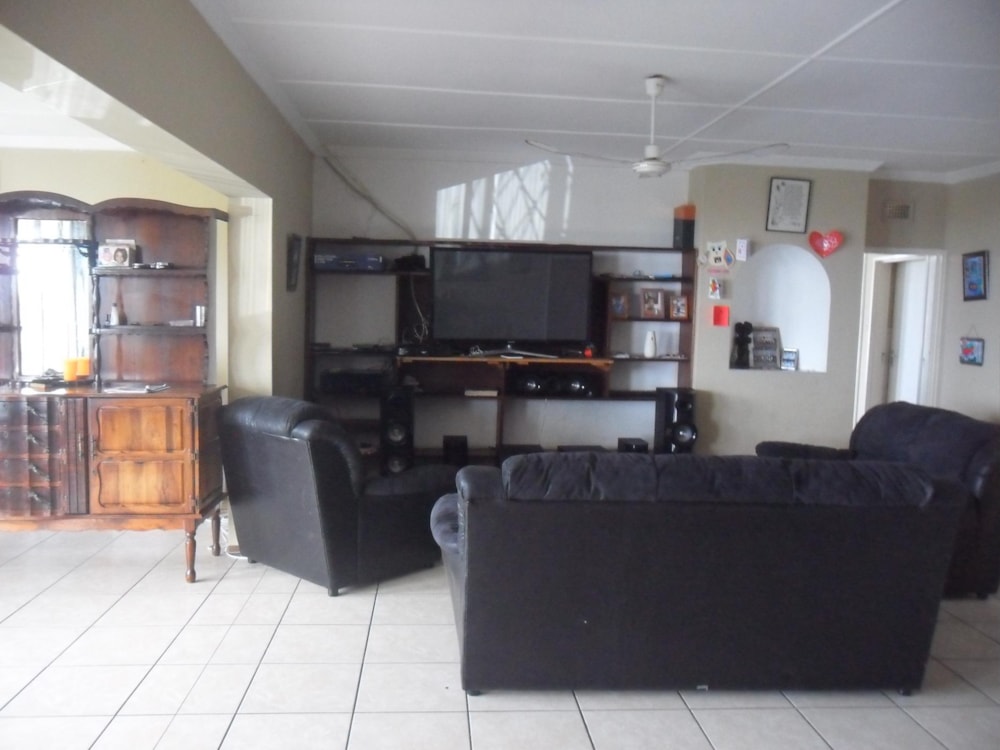 Double-storey house for sale in Port Edward - 1PD1409871 Double-storey house for sale in Port Edward - 1PD1409871