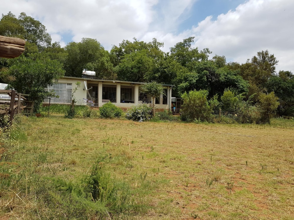 Smallholding for sale in Mooinooi - 1HR1412800