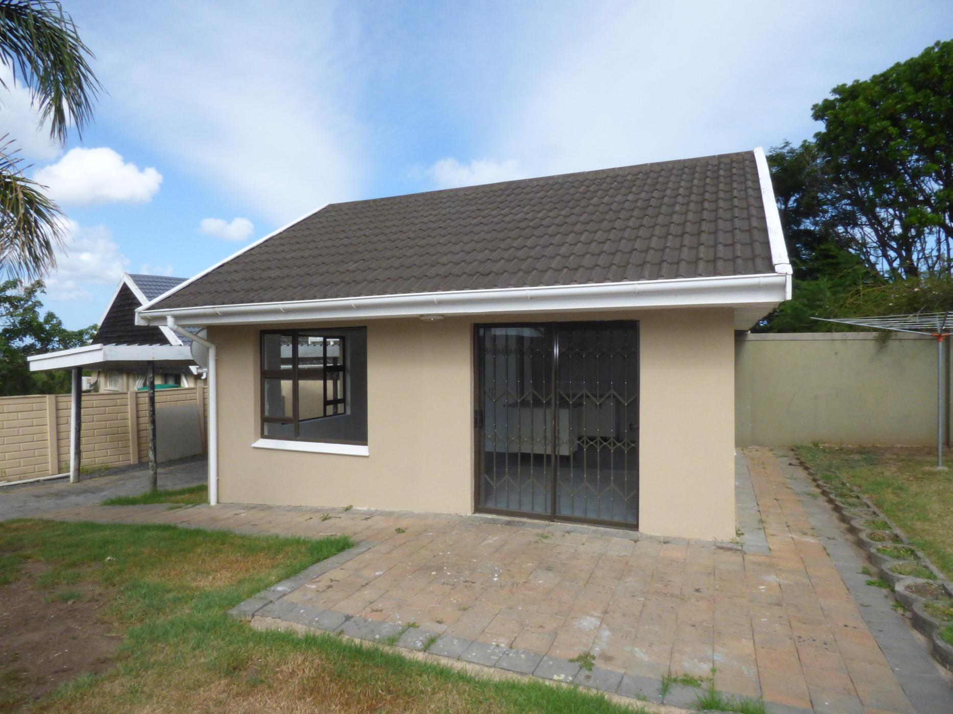 Bachelor apartment to rent in Beacon Bay - 1EZ1751704