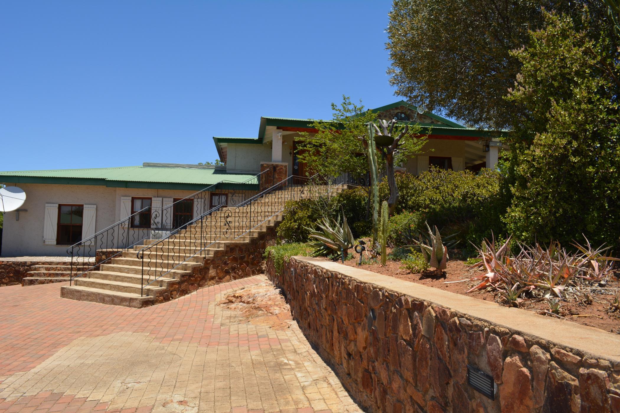 Double-storey house for sale in Crocodile Pools, Botswana - 3BO1630213