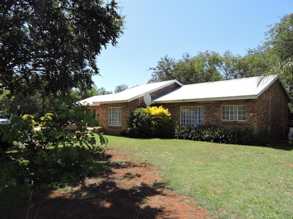 Smallholding for sale in Rustenburg - 1RU1324504
