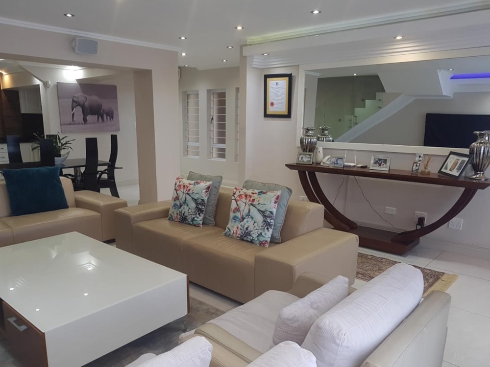 Double-storey apartment to rent in Umdloti Beach - 1DC1421101