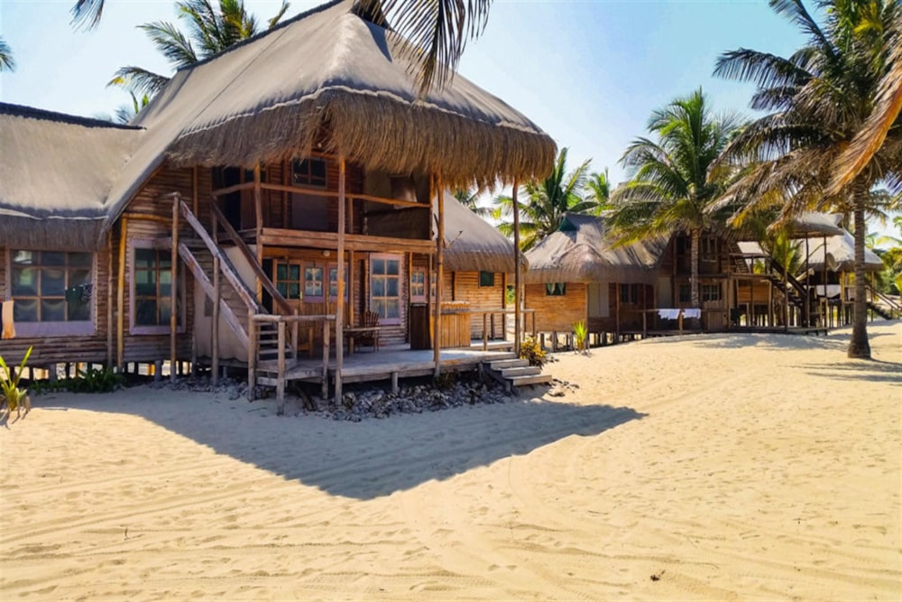 Beachfront villa for sale in Morrumbene, Mozambique - 3MQ1426969