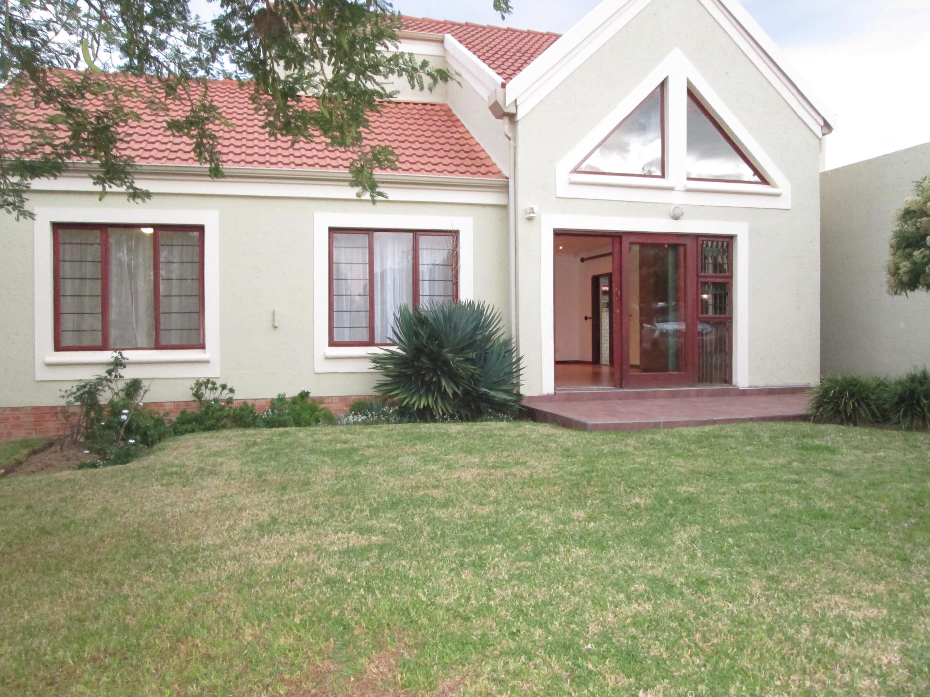Cluster to rent in Broadacres - FYL1724010