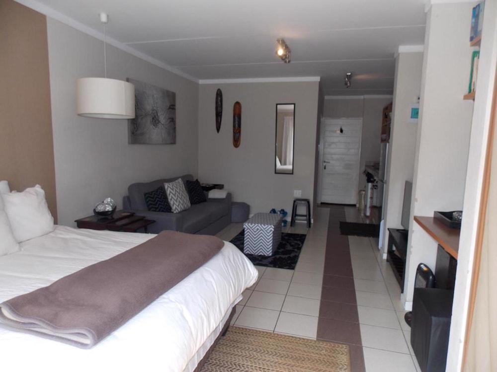 Bachelor apartment to rent in Dainfern Area - FYL1748145 Bachelor apartment to rent in Dainfern Area - FYL1748145