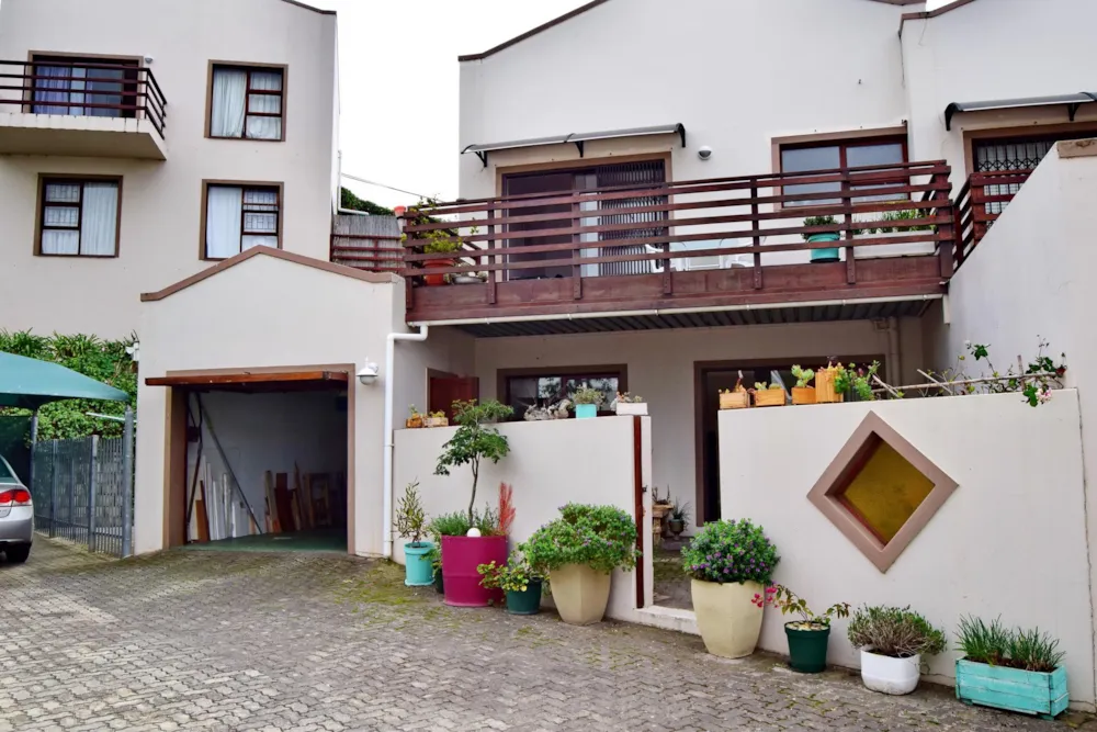 Townhouse let in Groot Brakrivier Central - 1MB1451588