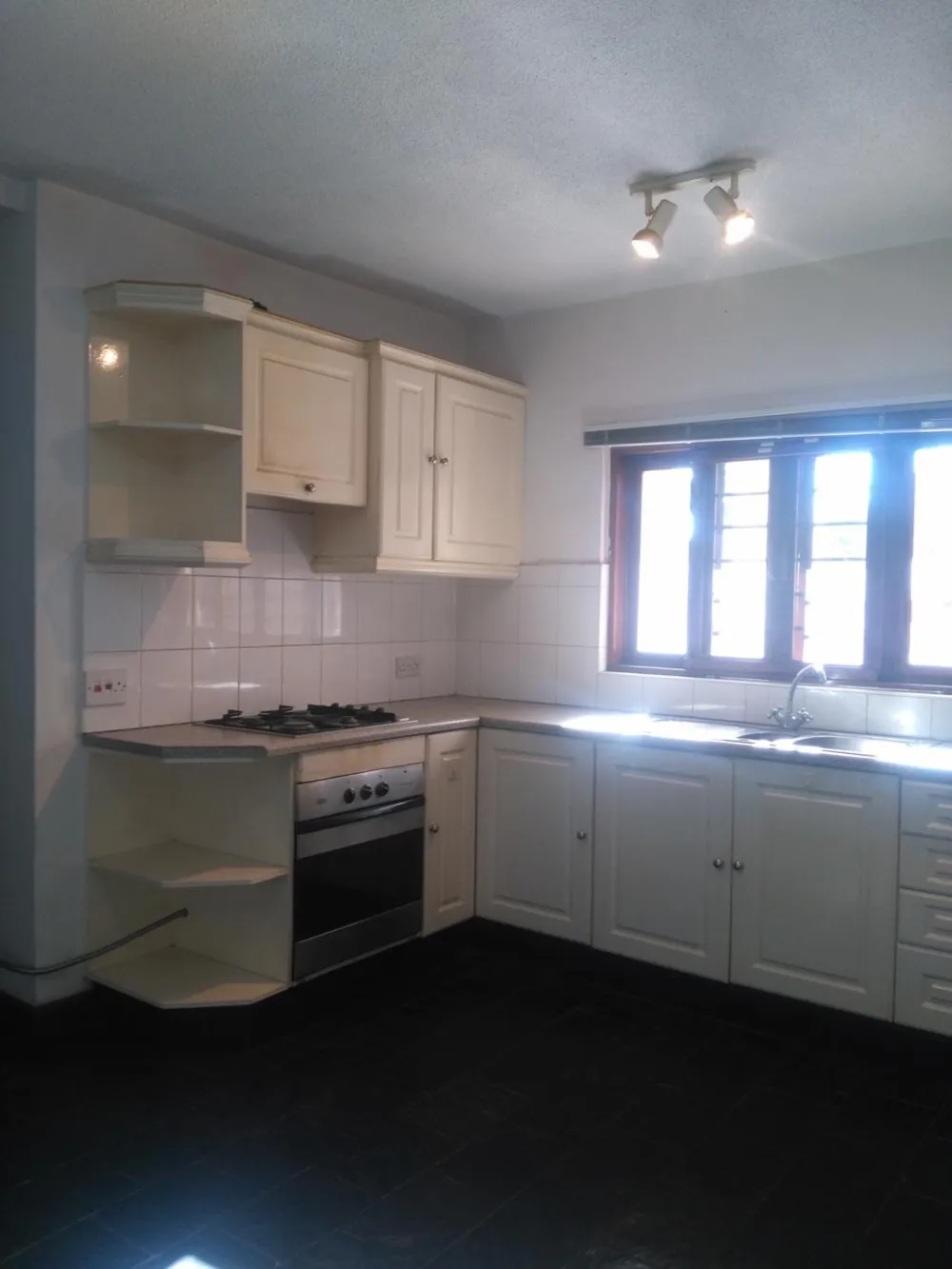 Security complex home to rent in Kabulonga, Zambia - 3ZA1434549 Security complex home to rent in Kabulonga, Zambia - 3ZA1434549