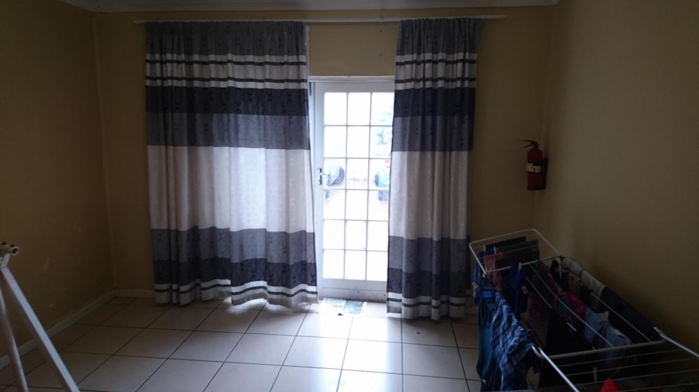 Security complex home let in Grahamstown Central (Makhanda Central) - 1GC1745396 Security complex home let in Grahamstown Central (Makhanda Central) - 1GC1745396