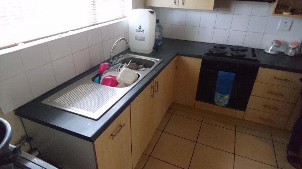 Security complex home let in Grahamstown Central (Makhanda Central) - 1GC1745396 Security complex home let in Grahamstown Central (Makhanda Central) - 1GC1745396