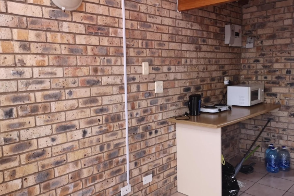 Loft to rent in Grahamstown Central (Makhanda Central)  - 1GC1750228