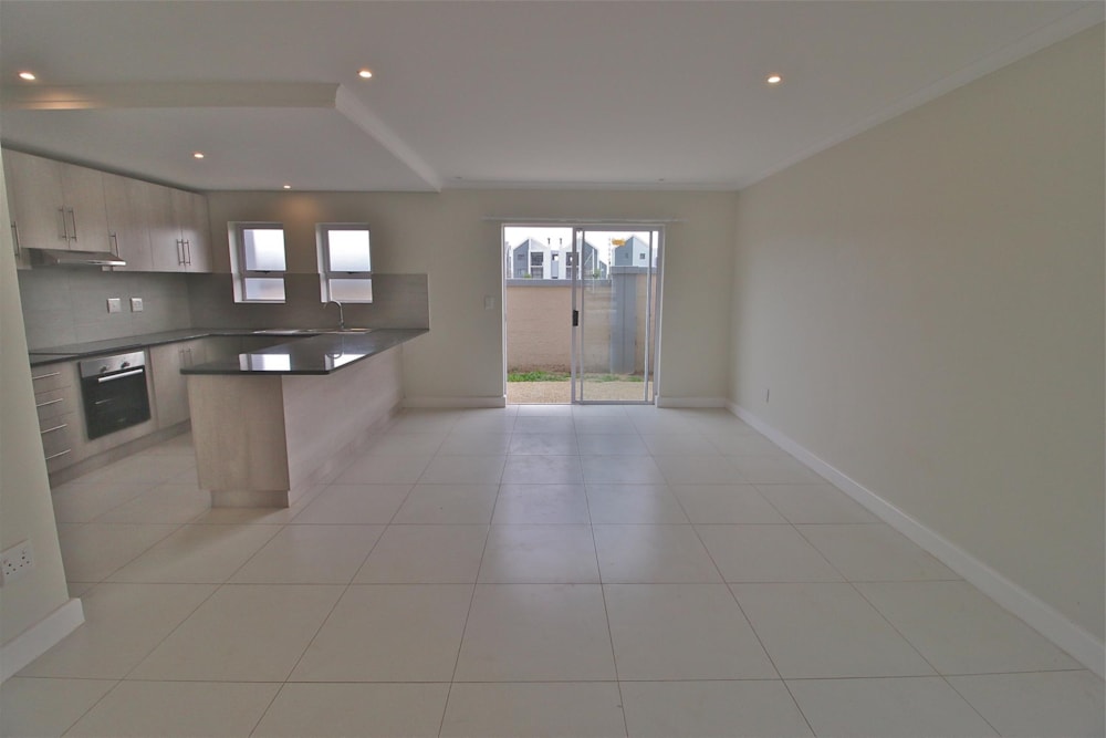 Double-storey apartment to rent in Burgundy Estate - 1PLA1740120